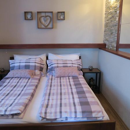 Apartments And Rooms Stefanac Слуни Екстериор снимка