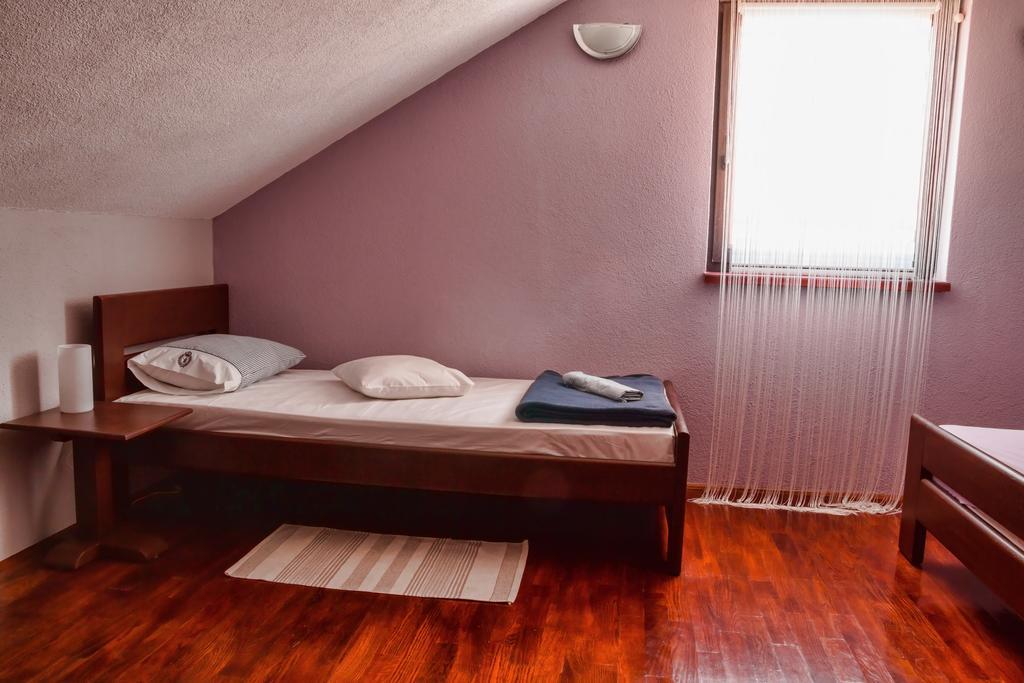 Apartments And Rooms Stefanac Слуни Стая снимка