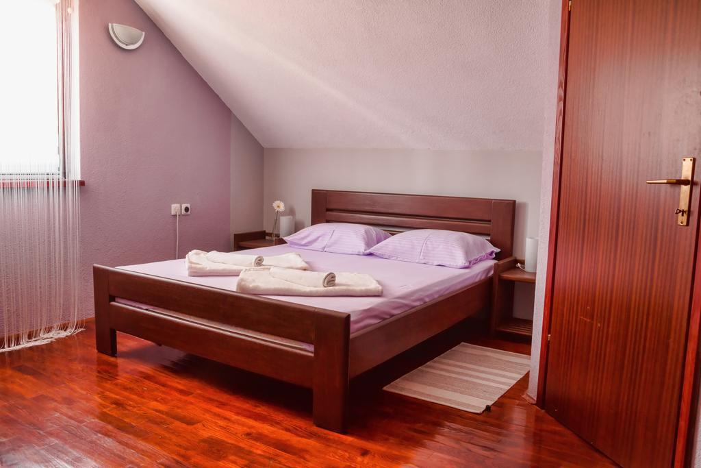 Apartments And Rooms Stefanac Слуни Стая снимка