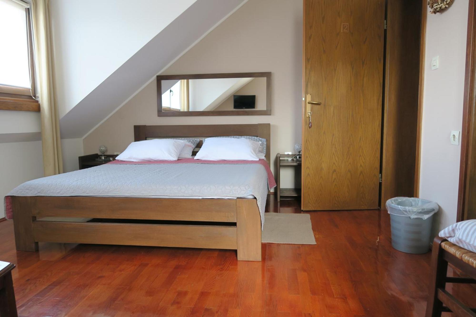 Apartments And Rooms Stefanac Слуни Екстериор снимка