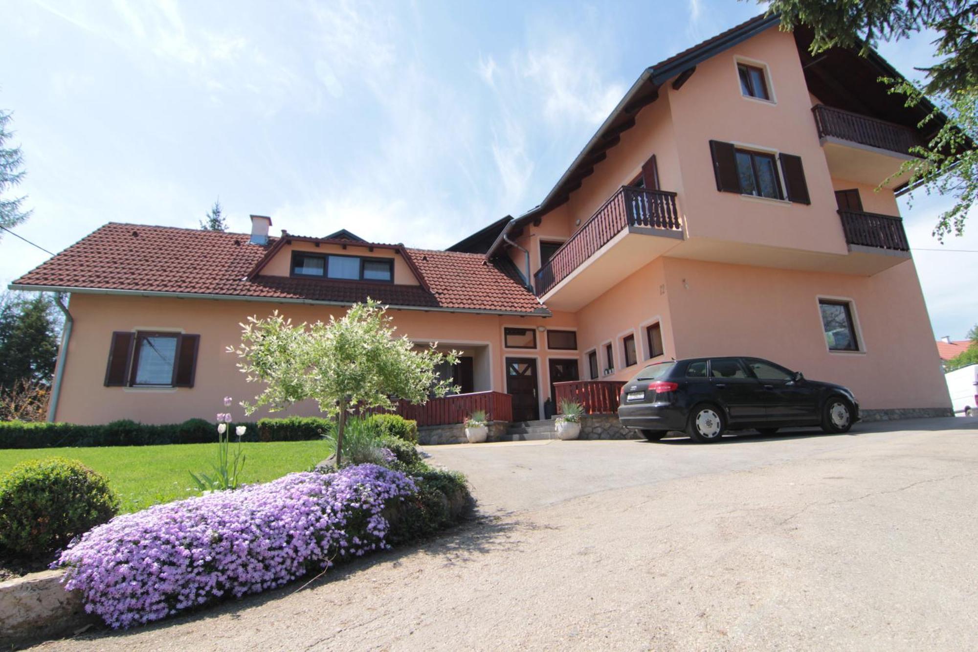 Apartments And Rooms Stefanac Слуни Екстериор снимка