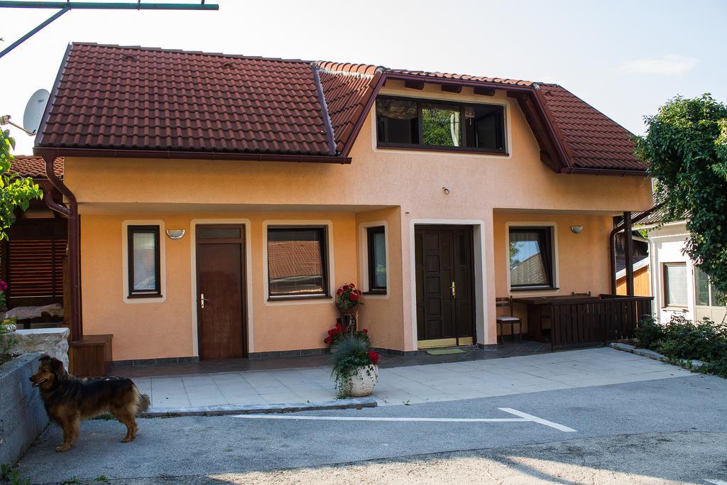Apartments And Rooms Stefanac Слуни Стая снимка