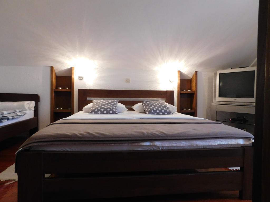 Apartments And Rooms Stefanac Слуни Екстериор снимка
