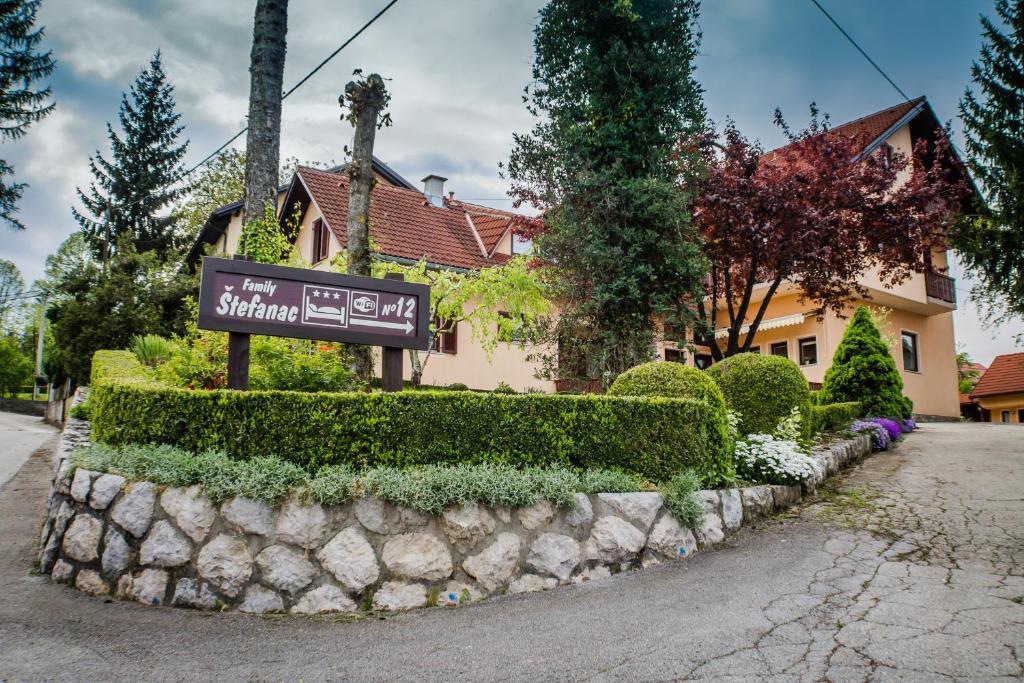 Apartments And Rooms Stefanac Слуни Екстериор снимка